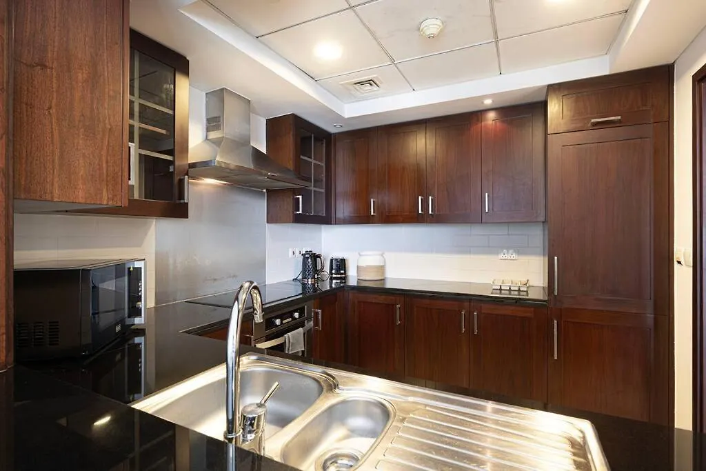 شقة Luxurious 1-Bed, 2-Bath With Burj Khalifa Views دبي
