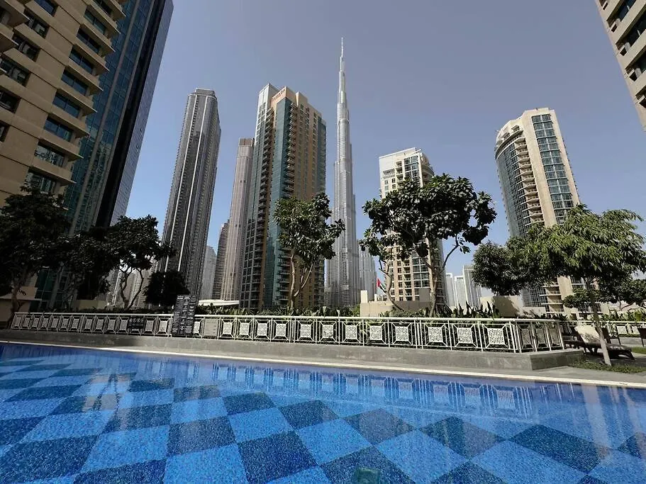 شقة Luxurious 1-Bed, 2-Bath With Burj Khalifa Views دبي الإمارات العربية المتحدة