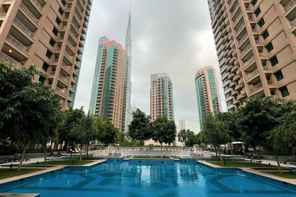 شقة Luxurious 1-Bed, 2-Bath With Burj Khalifa Views دبي 0*,