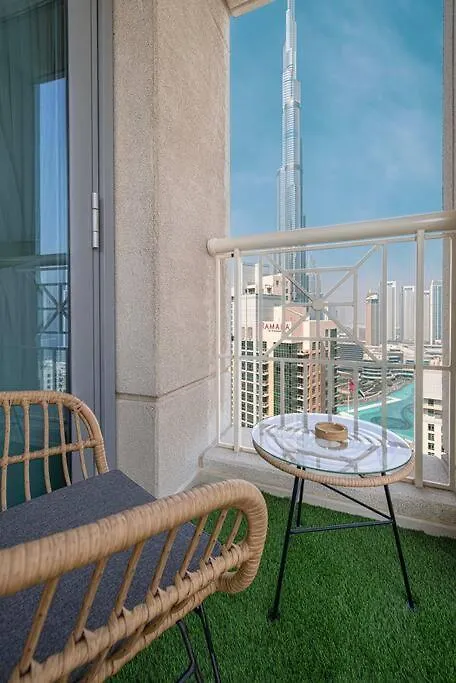شقة Luxurious 1-Bed, 2-Bath With Burj Khalifa Views دبي