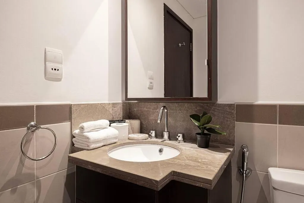 شقة Luxurious 1-Bed, 2-Bath With Burj Khalifa Views دبي 0*,  الإمارات العربية المتحدة
